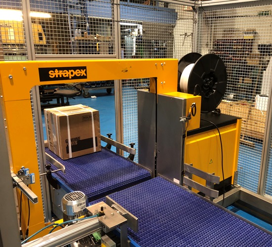 strapping machine with conveyors